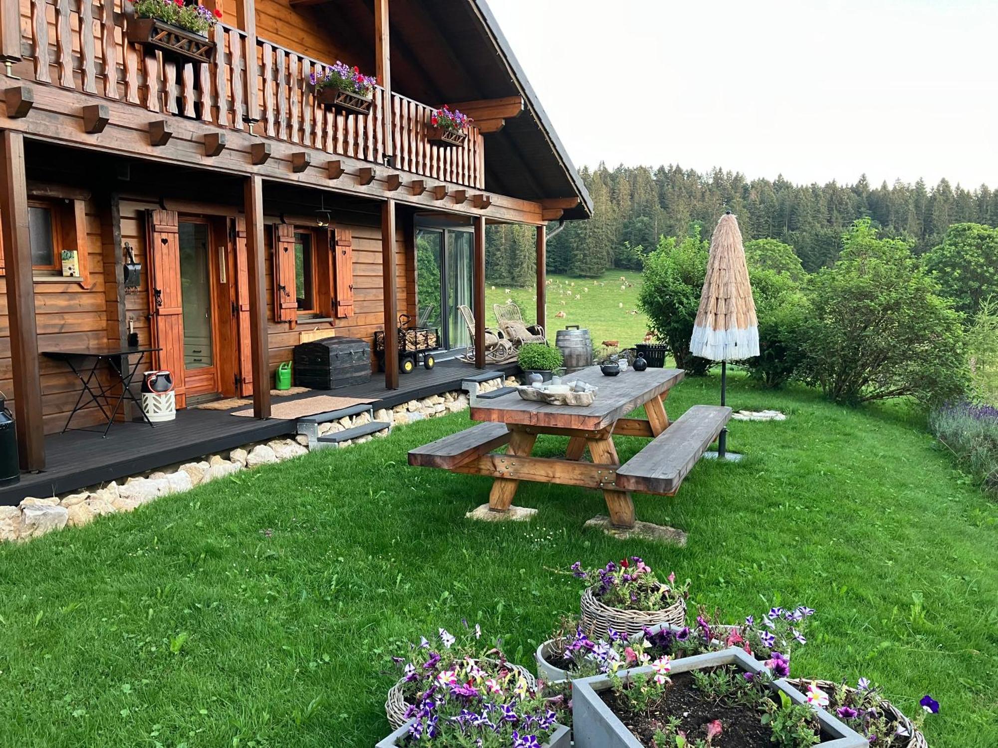 Les Savagnieres - Chambre Chez L Habitant Saint-Imier Exteriör bild